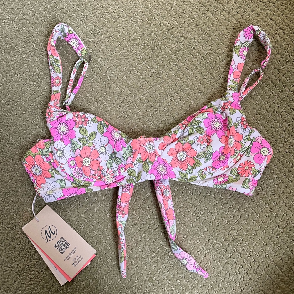 New Maaji underwire floral bikini top
